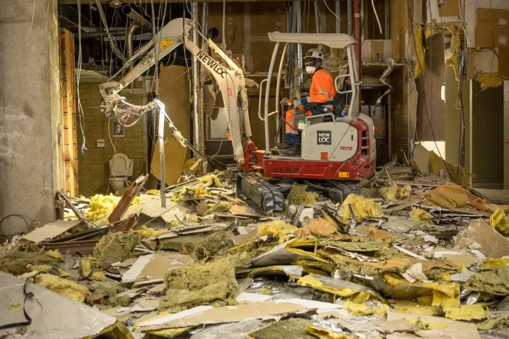 Building stripping site carried out by Premys’ specialized teams