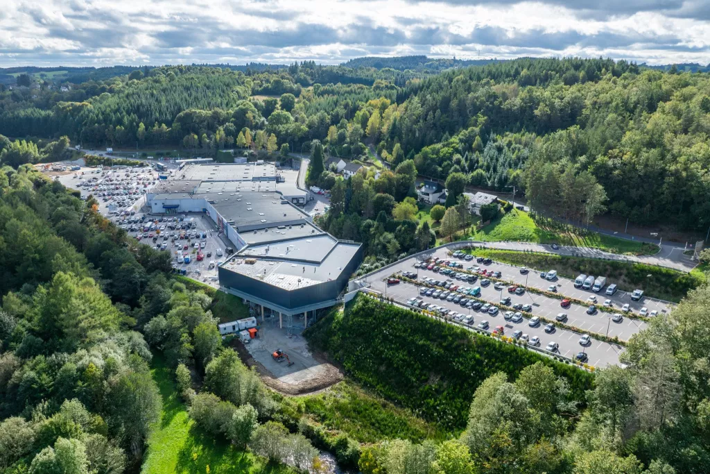 Chantier de parking pour une entreprise réalisé par Colas