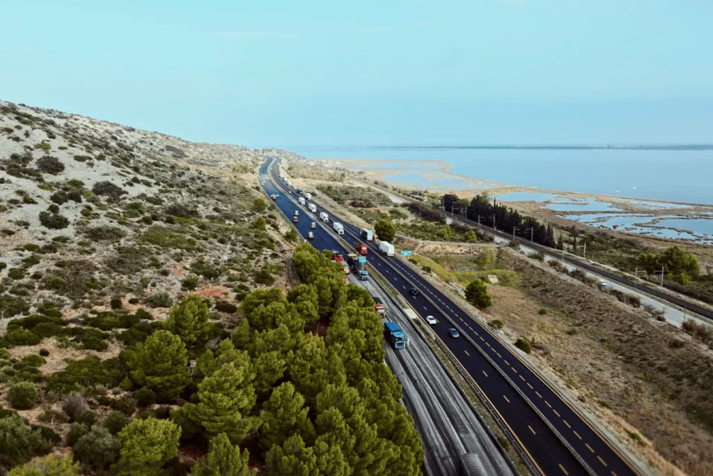 Chantier d'autoroute A9 réalisé par Colas