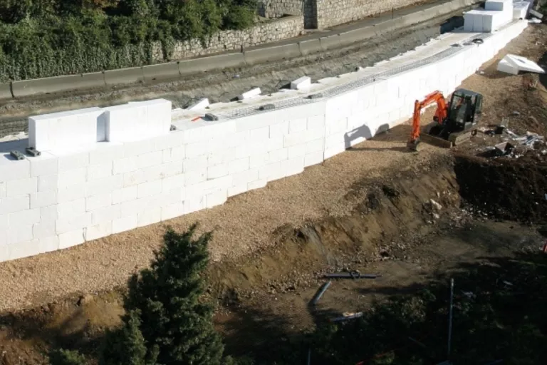 Illustration of RD 563, Fayence (83)