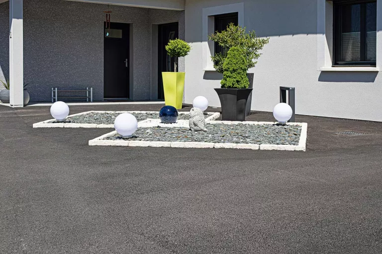 Illustration of Grande cour familiale