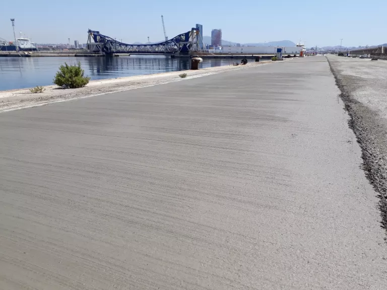 Illustration of Quai de déchargement, Marseille (13)