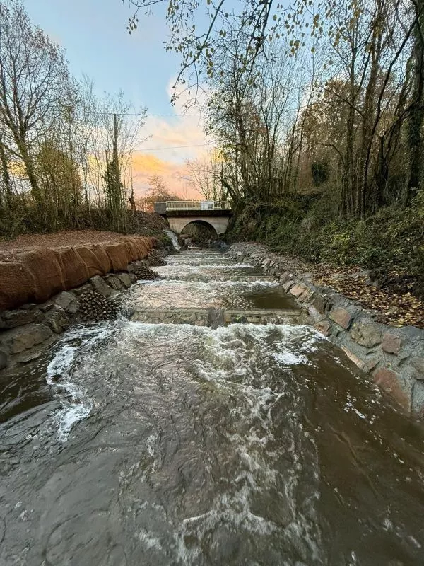 rivière avec plusieurs prébarrages