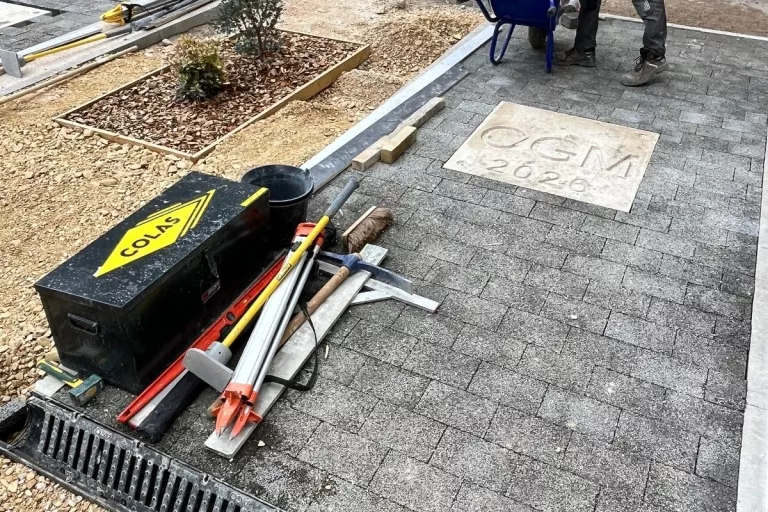 Equipements avec une caisse d'outils