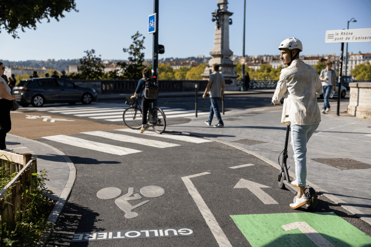 Aximum marquage piste cyclable Lyon