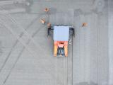 Opération de nivellement vue du ciel, démontrant organisation et maîtrise technique sur chantier.