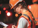 Collaboratrice Colas sur le chantier Vegeroad de la RN106 à Nîmes