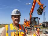 Compagnon Colas ayant participé à la réhabilitation de la piste 1 de l'aéroport Roissy-CDG