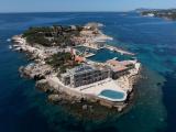 Vue panoramique de l'île de Bendor après sa réhabilitation et ses nouveaux aménagements urbains