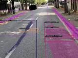 Analyse automatisée d’une chaussée urbaine par intelligence artificielle, avec identification des fissures, du faïençage, des réparations et des bordures de trottoir.