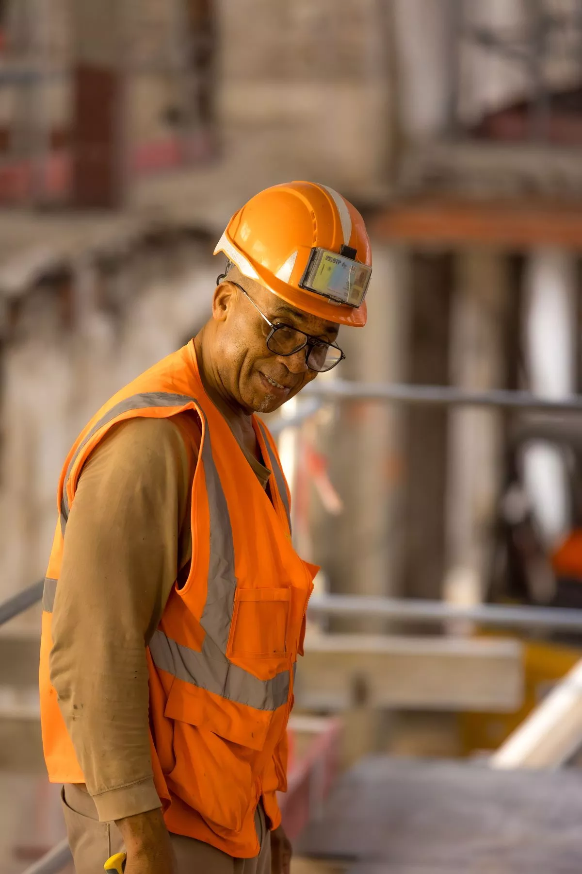Colas Bâtiment employee on a construction site in Paris