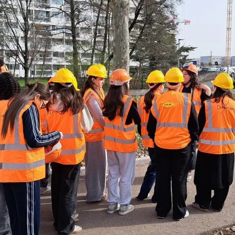 Illustration of Des vocations féminines émergent sur le chantier du tramway T9