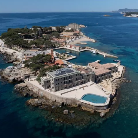 Illustration of Réhabiliter l'île de Bendor, un chantier d'exception en Méditerranée